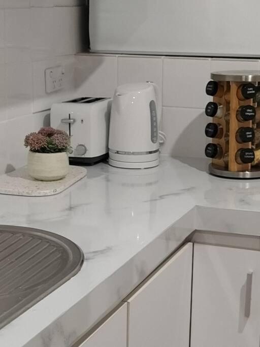 Simply Delightful Unit Close To Cbd And Beach Perth Exteriör bild