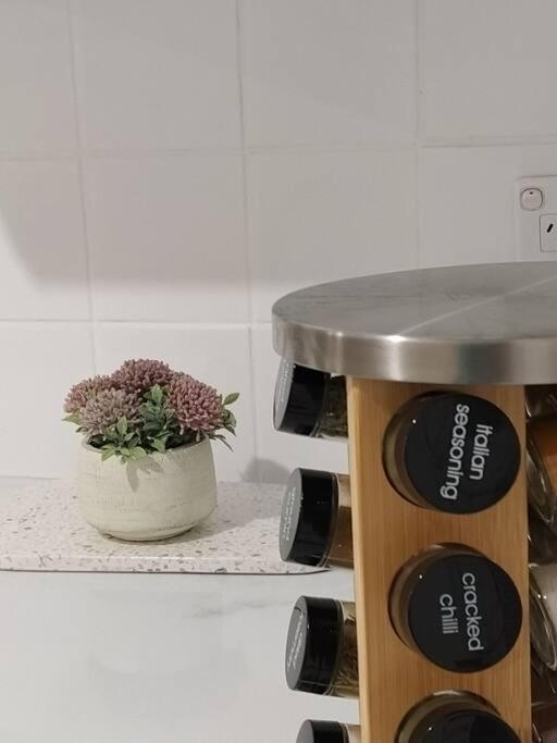 Simply Delightful Unit Close To Cbd And Beach Perth Exteriör bild