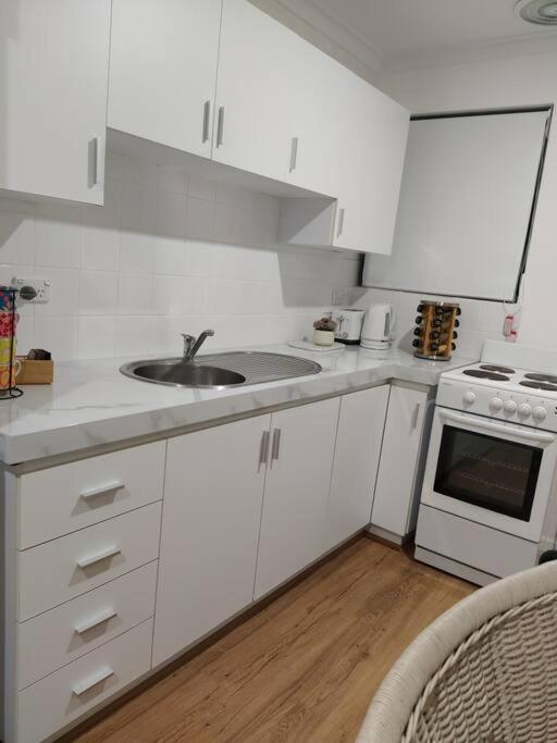 Simply Delightful Unit Close To Cbd And Beach Perth Exteriör bild