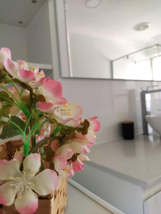 Simply Delightful Unit Close To Cbd And Beach Perth Exteriör bild